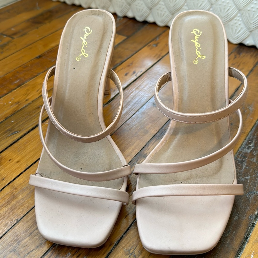 Nude/ pink heels